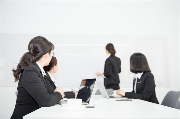 員工培訓(xùn)無效、成長慢，人力資源管理怎樣定制高效方案？