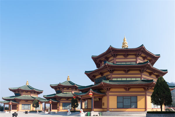 煙臺(tái)企業(yè)戰(zhàn)略模糊難落地？戰(zhàn)略咨詢公司如何精準(zhǔn)錨定增長(zhǎng)賽道？